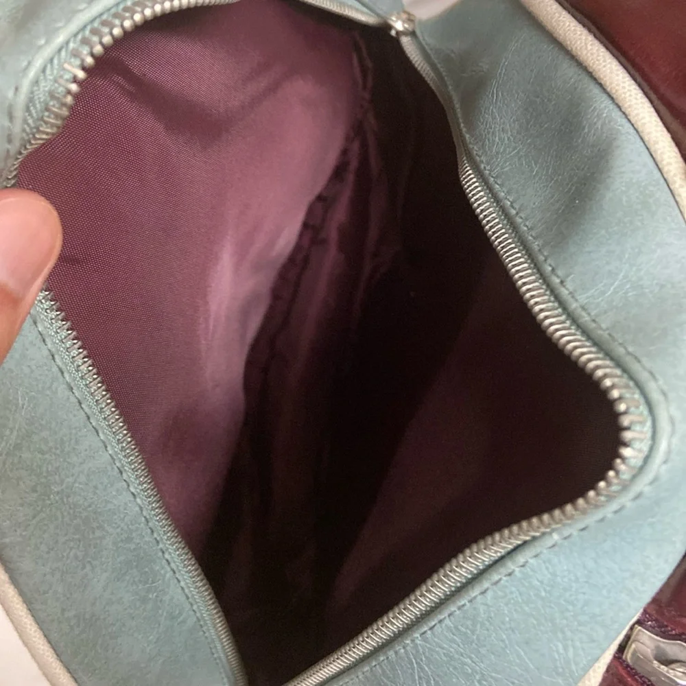 Fred Perry Stylish Burgundy and Light Blue Men's Duffel Bag - Picture 12 of 13